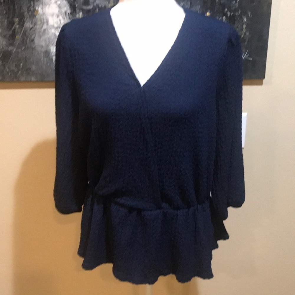 Calligraprhie Navy 3/4 Sleeve Gauzy Stretch Fabric Top with V-Neck & Tie Back-L